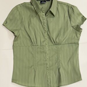 Green Fitted Button Down Shirt with Notched Collar